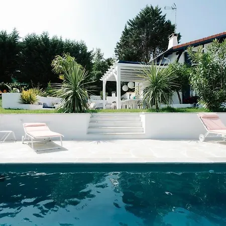 Piscine Chauffee De Parlementia Apartmán *